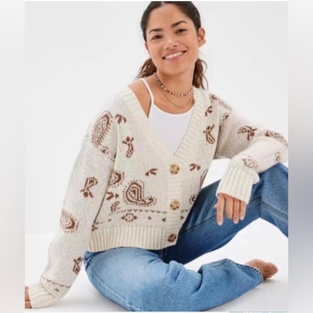 BRAND NEW! Never worn! American Eagle Cream Paisley Button up Cardigan M
